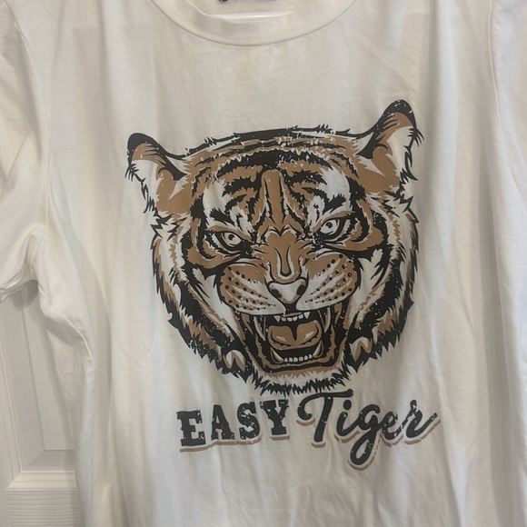 Easy Tiger Graphic Tee - Picture 4 of 5